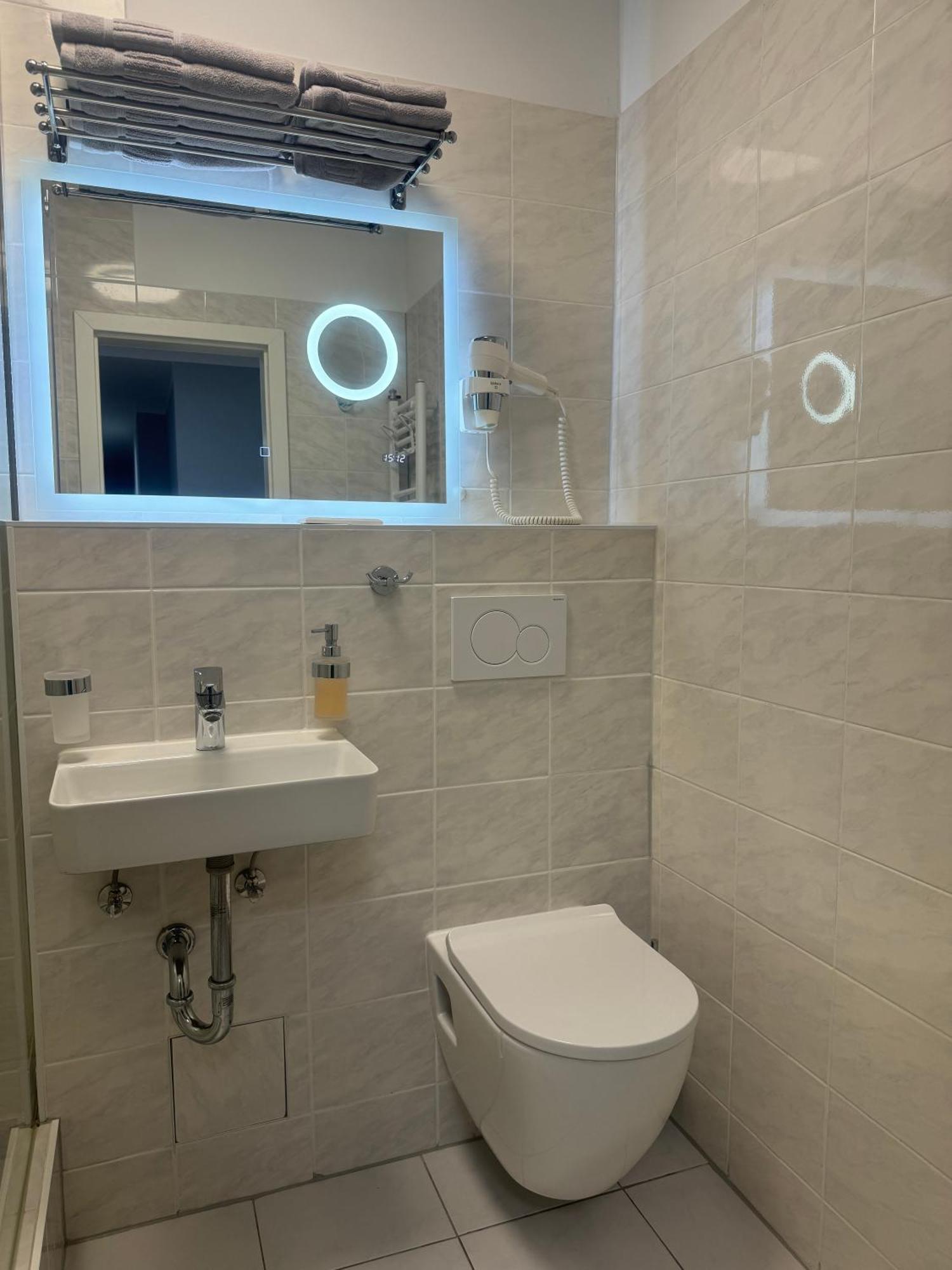 Am Hauptbahnhof N.4 *
