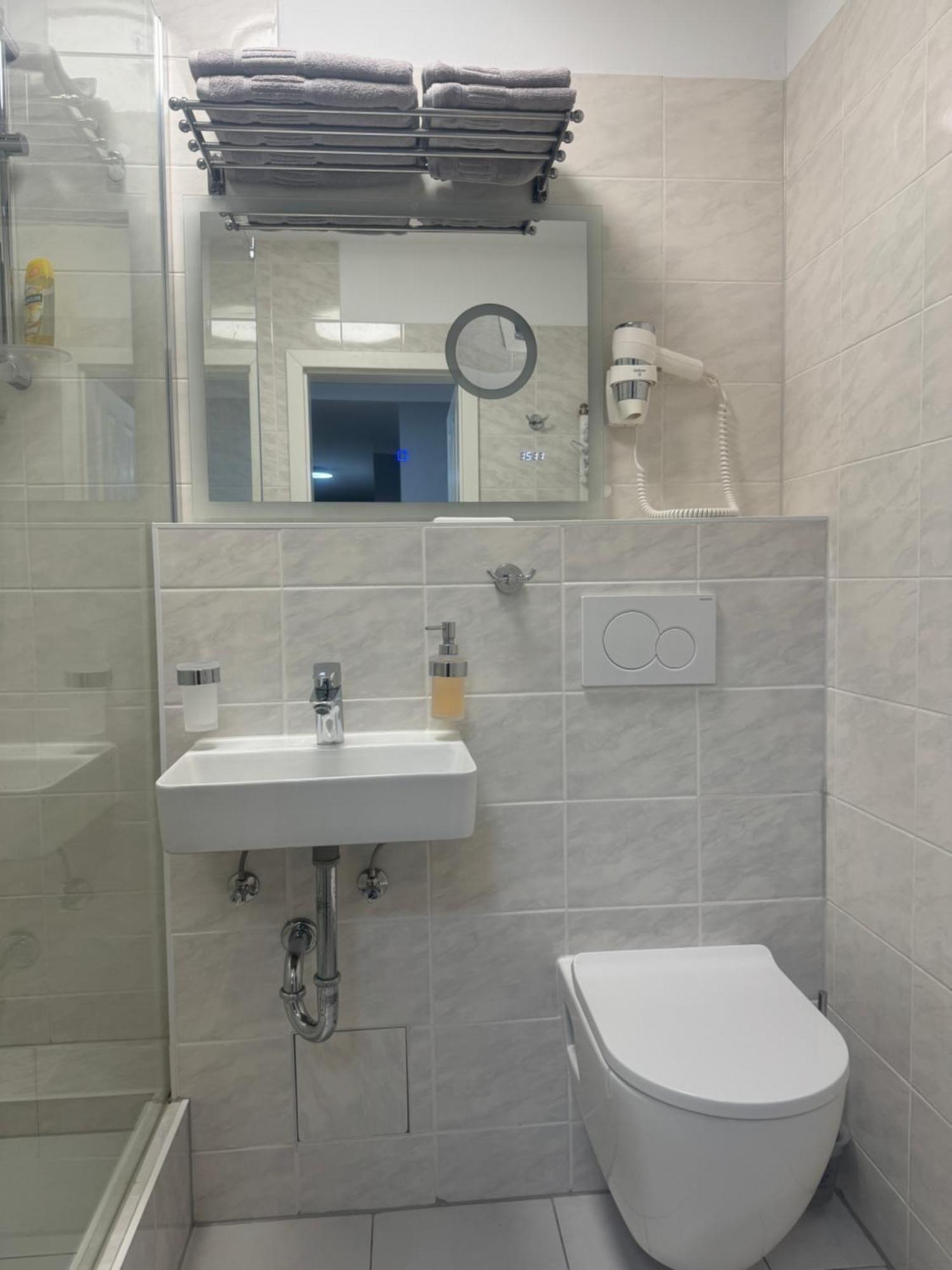 Am Hauptbahnhof N.4 *